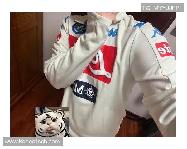 足球明星日常穿搭揭秘时尚风格与个性选择全解析 足球明星日常穿搭揭秘时尚风格与个性选择全解析